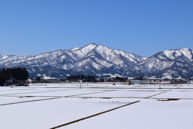 雄大な山々と自然環境